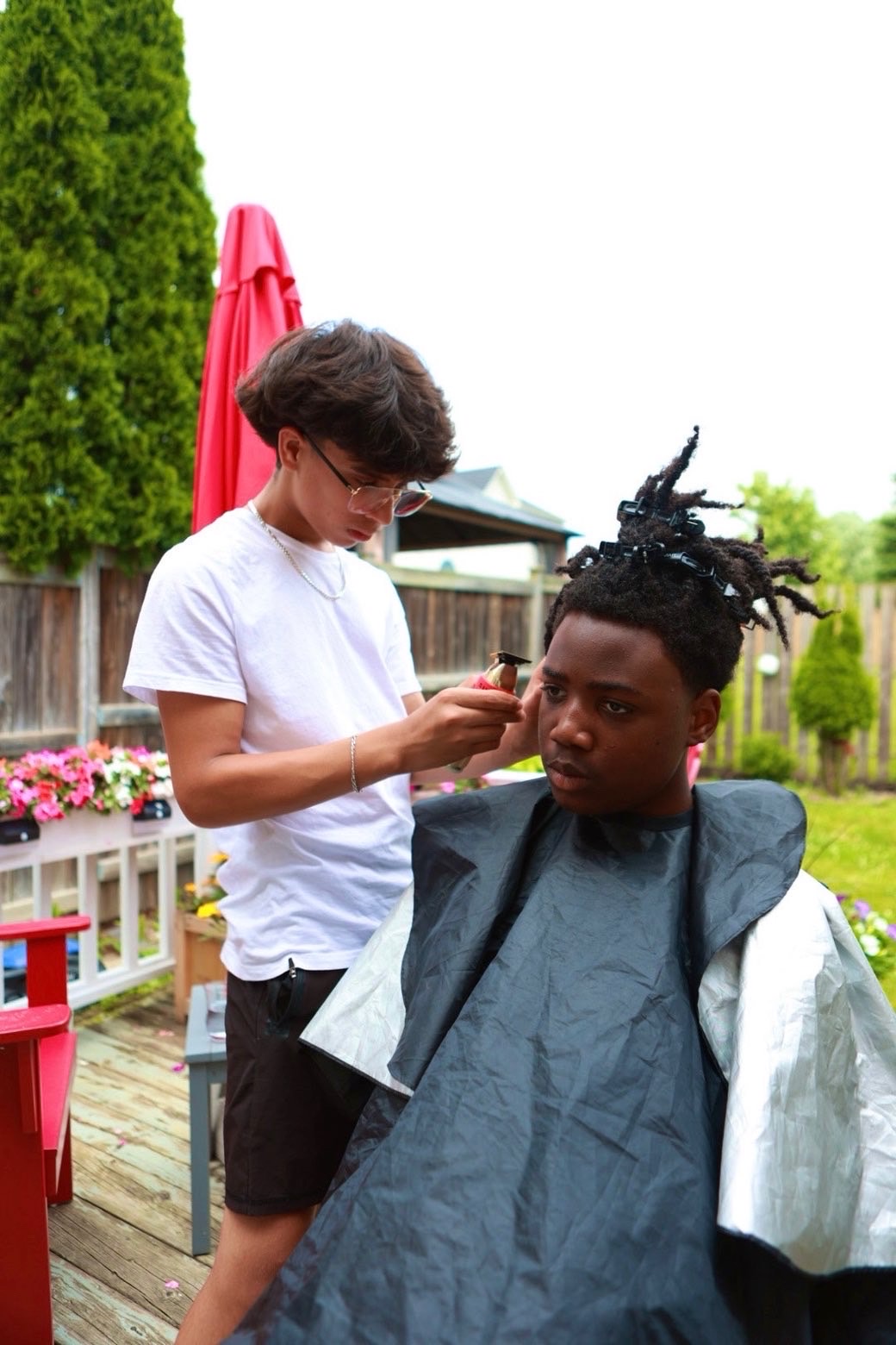Styling dreadlocks outdoors